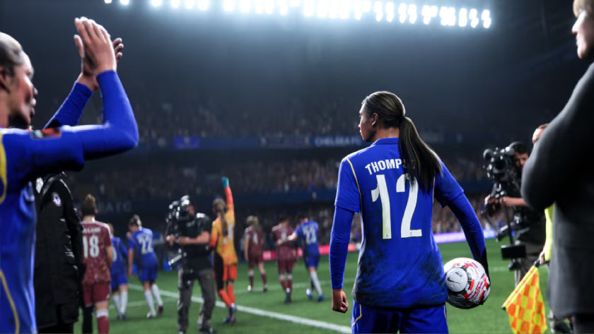 Consolă Sony PlayStation 5 PS5 Slim Disc Edition 1 TB + 2 Controllere + Joc FIFA 27 Second-Hand SH